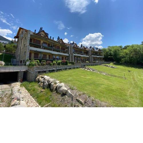 Agradable apartamento con jardín privado en Cerler