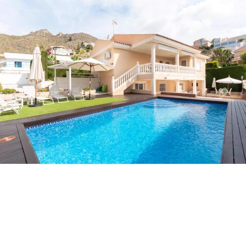 Agradable casa con piscina