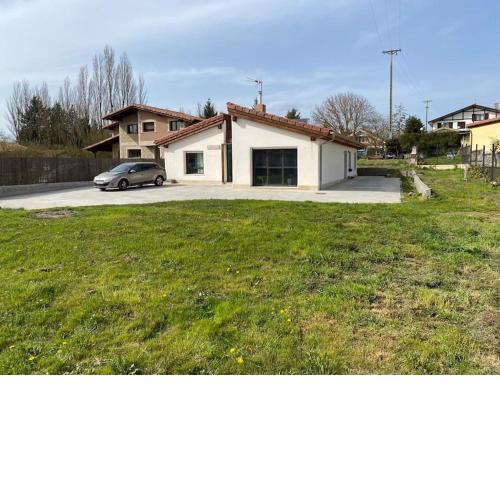 Agradable casa de bio-construcción con chimenea