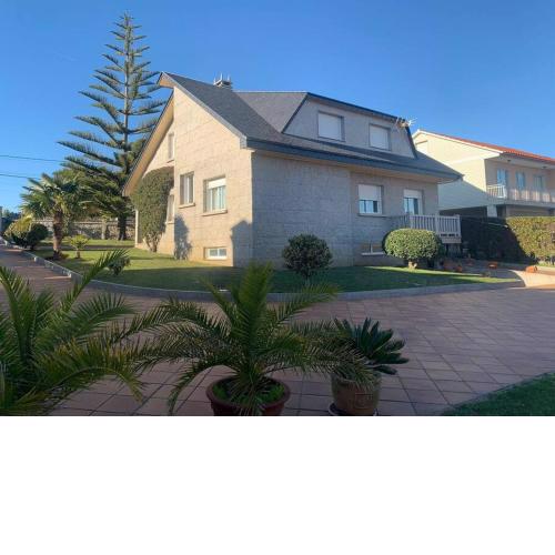 Agradable casa de piedra con aparcamiento y jardín