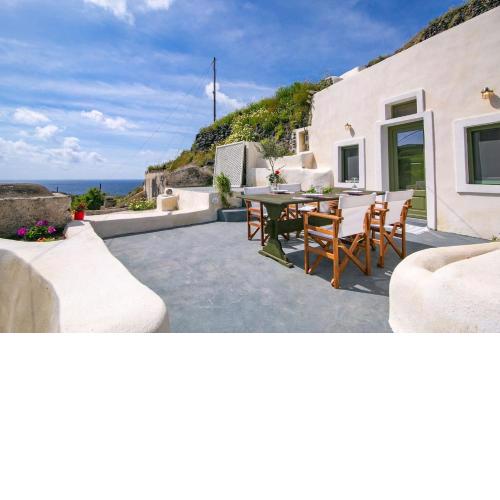 Agrilia secluded cave house