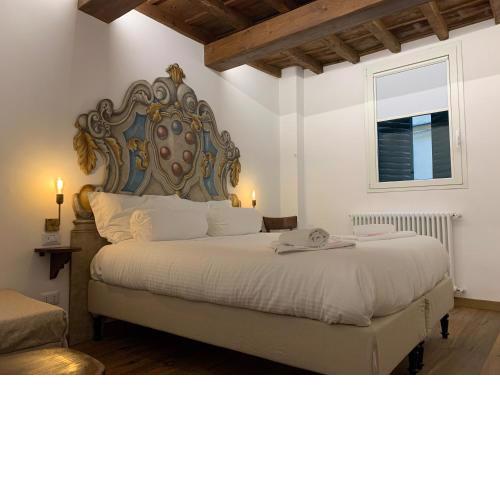 AI MAGAZZINI DEI MEDICI (casa con balcone)