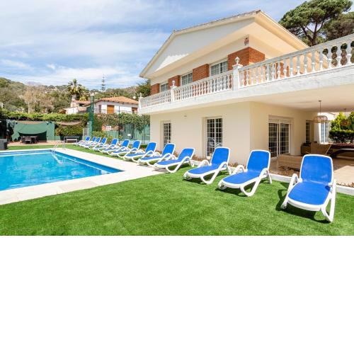 Ainara Luxury