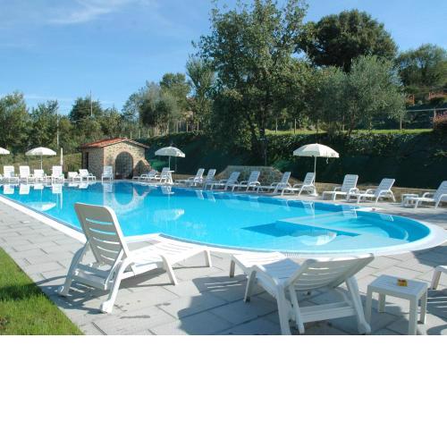 Air conditioned flat with pool and wellness area