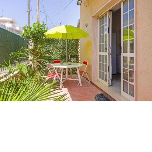 Air-conditioned Studio 300 Meters From the Sea with Wi-Fi, Garden and Bike