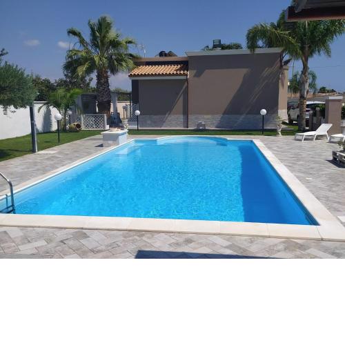Air conditioned villa with swimming pool 900 meters from the sea