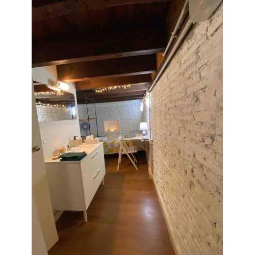 Airbhouse Private Rooms & Apartments