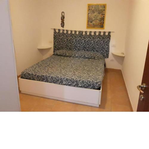 Airport-Port-Commercial Center-Veranda&Garden-wi fi-60mq-per 4 persone e 2 bimbi piccoli nei letti con i genitori -Giallo