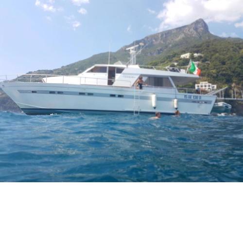 Akhir Cruise Charter
