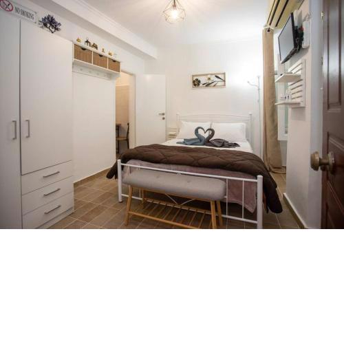 Akis studio apartment Liston square Corfu