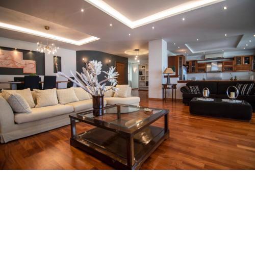 Akrata's Elegant Luxury Suite