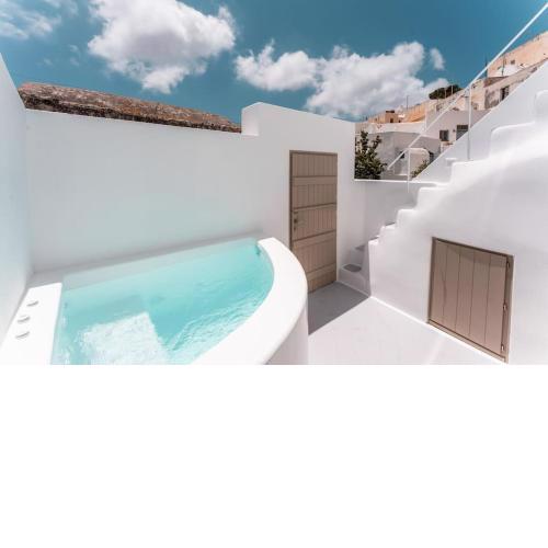 AKRI santorini with heated jacuzzi