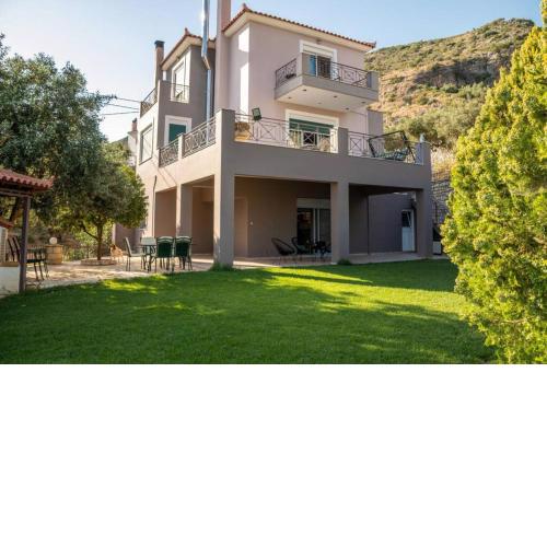 Akrivi's House in Kalamata