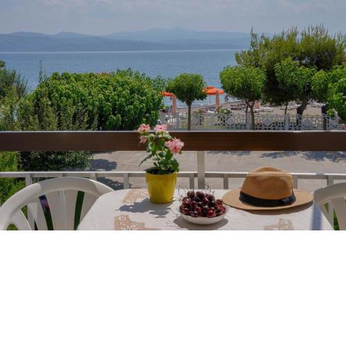 Akrogiali Beach Rooms