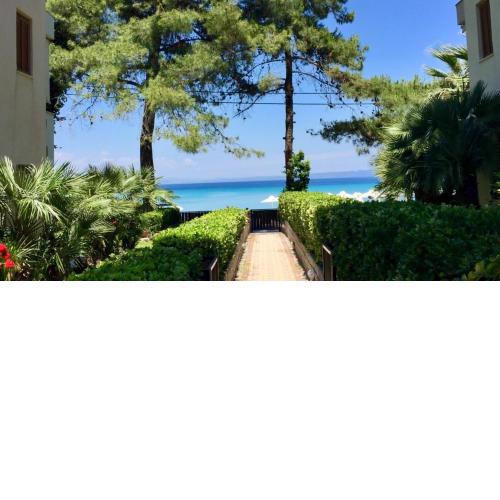 Akrotiri Beach House