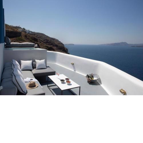 Akrotiri Cove