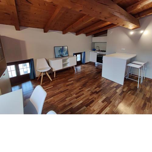Al Lago Apartments
