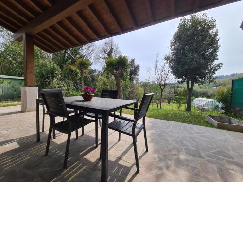 Al Porto terrace close to the lake