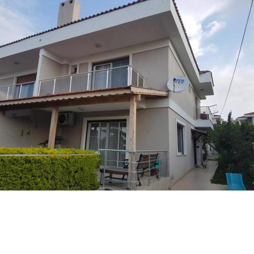 Alaçatı'da Bahçeli 3+1 Villa