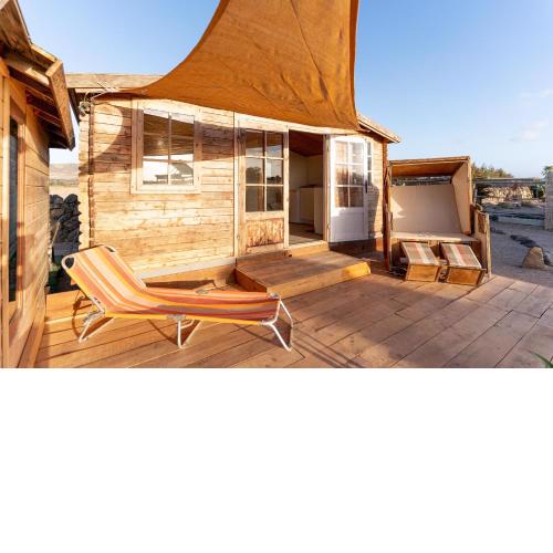 Alaia Tiny House between volcanoes and beach breaks