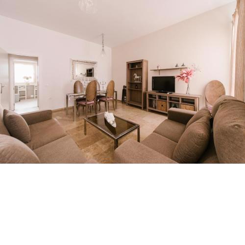 Alameda Amor Suite by Valcambre