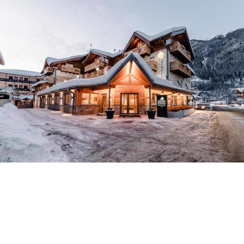 Albergo Dimaro Wellness Hotel