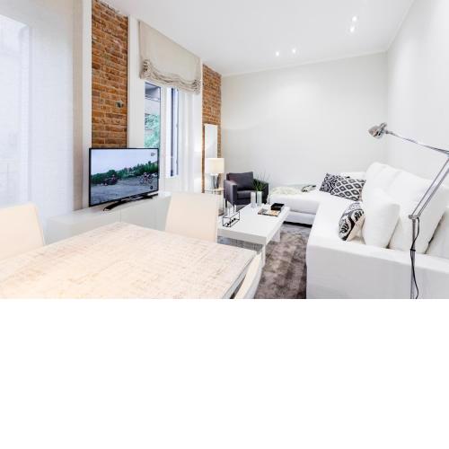 Alcantara Apartment by Flatsweethome