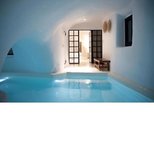 Aleria Luxury Cave Santorini
