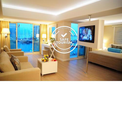 Alesta Yacht Hotel
