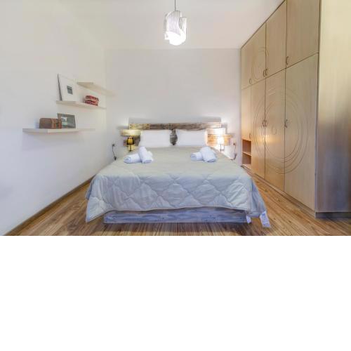 Alesti House with garden and private beach access