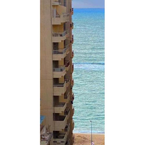 شقة مميزة فى الهانوفيل الاسكندرية ترى البحر جانبى " Alex "