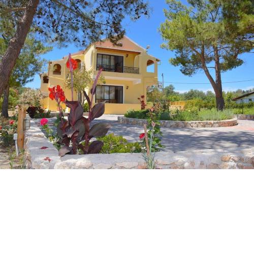 Alexandra Studio 8