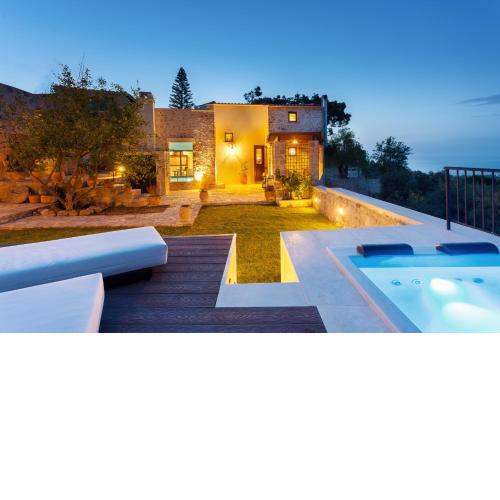 Ali Vafi's Villa - Heated Jacuzzi & Indoor Pool