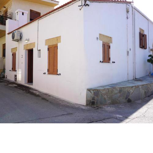 Alicia's Traditional Home In Paradisi