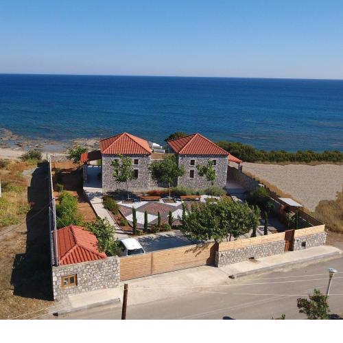 Alisahni Beachfront Villas