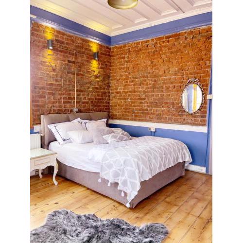 all building/5floors/ garden in balat