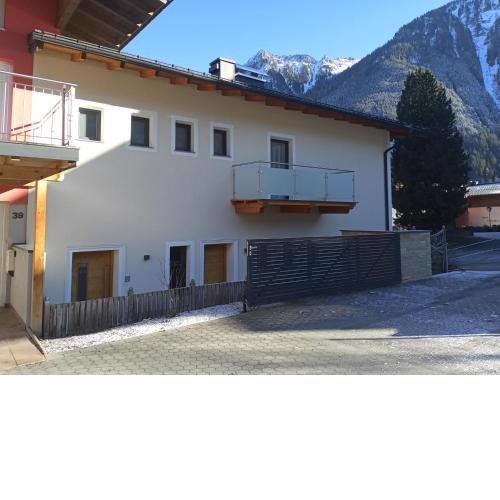 Allergy free Apartment in Oberkrimml near Waterfalls