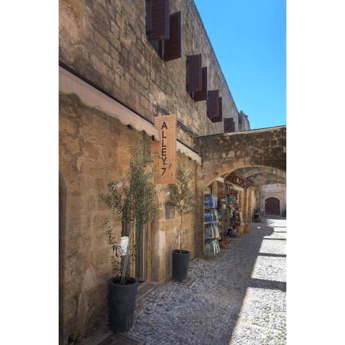 Alley 7, Old Town