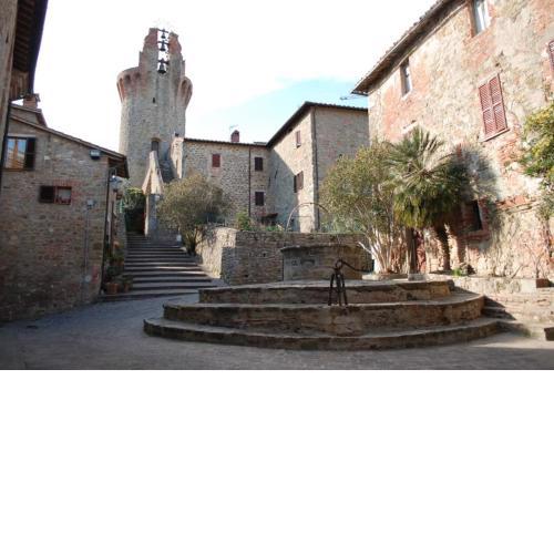 Alloggio incantevole con camino in piccolo borgo