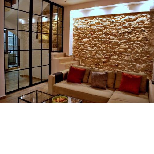 AllStar Boutique House in DownTown, direct connection with airport