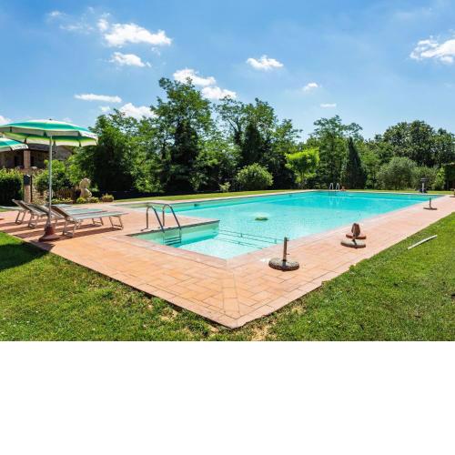 Alluring Apartment in Casole d Elsa with Swimming Pool