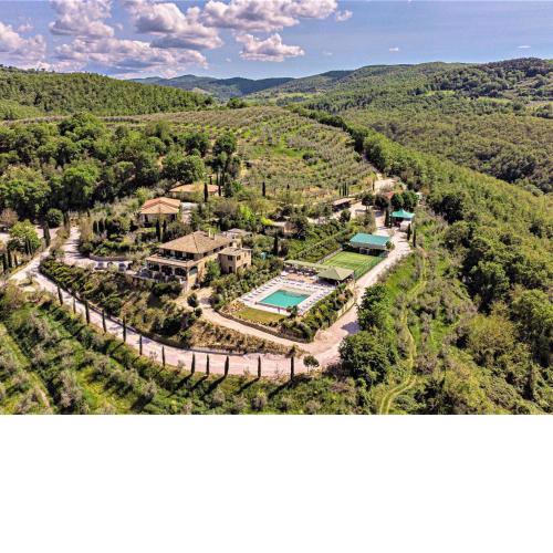 Alluring apartment in Passaggio di Bettona with pool
