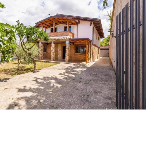 Alluring Chalet in Motta Santa Lucia with Garden