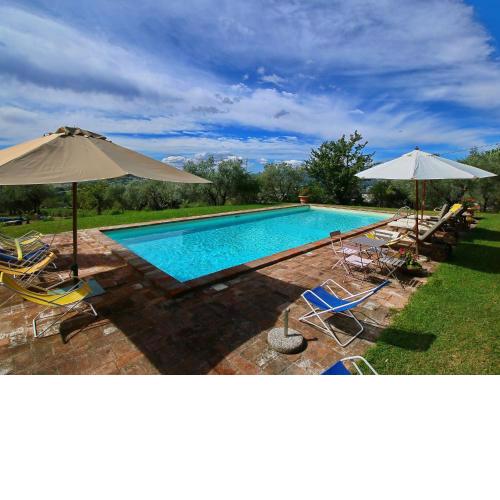 Alluring Farmhouse in Todi with Terrace