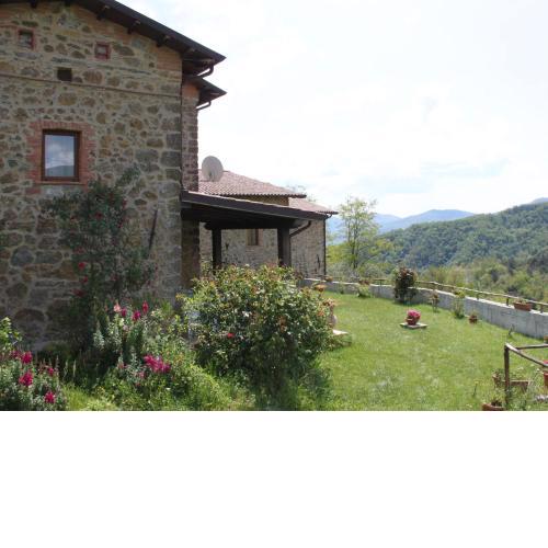 Alluring Holiday Home in Canossa with Pool Garden Barbecue