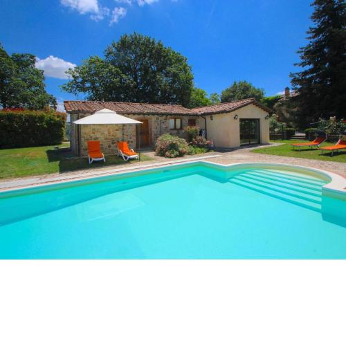 Alluring Villa in San Venanzo with Sauna