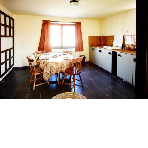 Alma House - Village Retreat