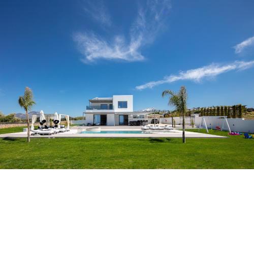 Alma Villa, 2000m2 Luxury Living, by ThinkVilla
