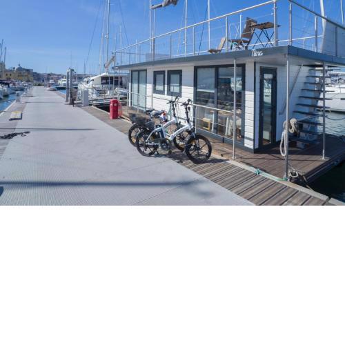 ALMALO Floating House - Casa Galleggiante