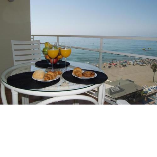 ALMAR, TORREMOLINOS BEACHFRONT 606 by AlohaMalaga